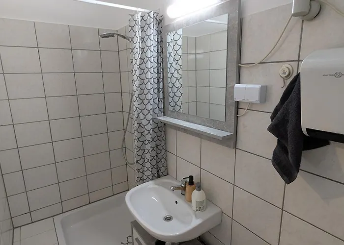 Cozy Near Schoenbrunn Apartment Vienna